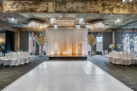 PMG Plaza Antique 04 resize 42bf47b0f9fbd735616adfa1279cce1a