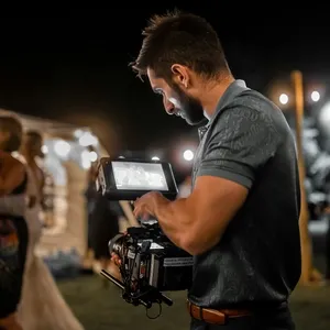 WEDDING VIDEOGRAPHER