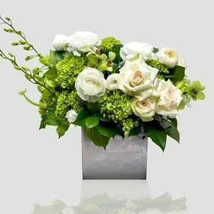 Stunning flowers and gifts555