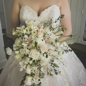 elegant wedding simple sangria wedding in montreal2 1