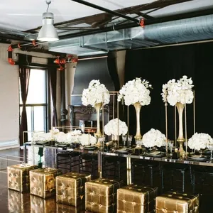 elegant wedding black swan wedding inspiration8 2