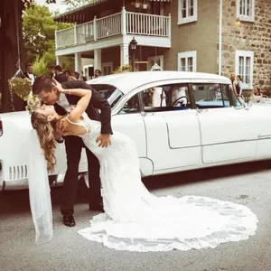 MANOIR GRANT BRIDE ANG GROOM WITH LIMO