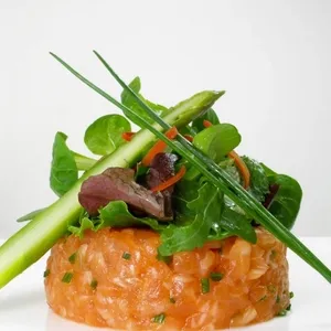 tartare saumon1 810x1080 1 768x1024